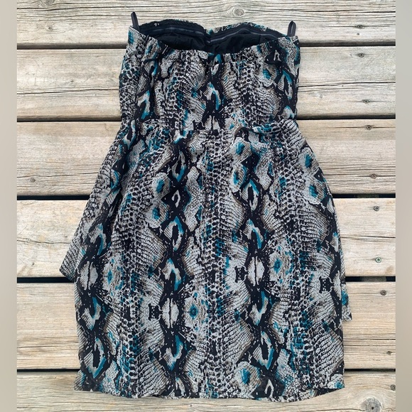 Dynamite Snakeskin Print Mini Skirt – Size Small - Size 3 - Picture 2 of 5
